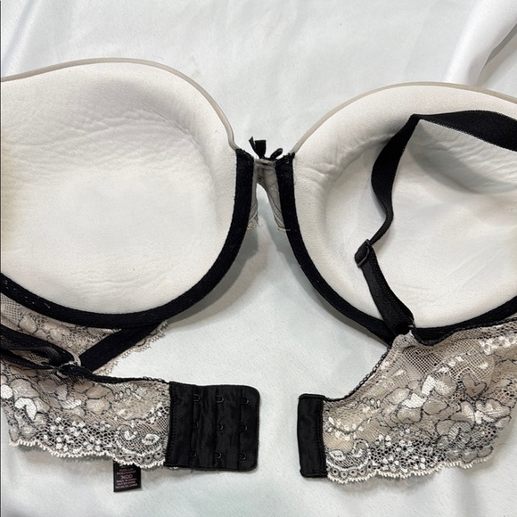 Victoria’s Secret, Dream Angels, Lace Underwire Bra - Cream & Black, 36DD - Picture 6 of 16